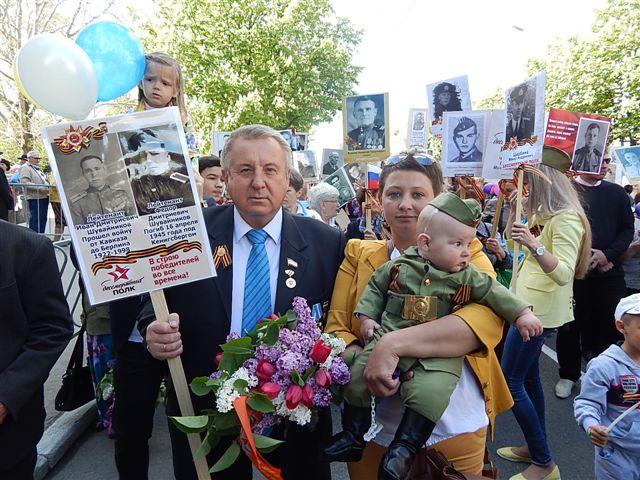 9 мая 2015 - семья Шувайниковых в рядах Бессмертного полка